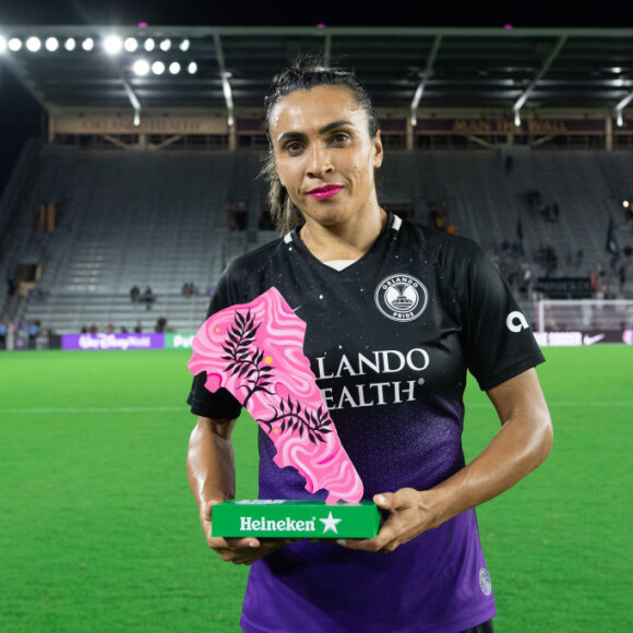 Marta é a jogadora mais bem paga da Copa do Mundo Feminina