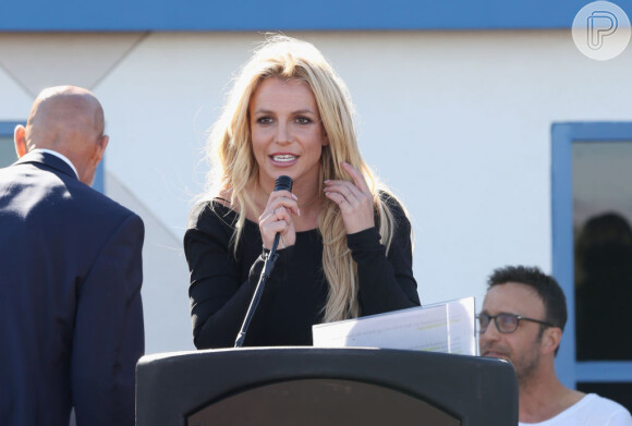 Britney Spears foi agredida após cutucar o jogador da NBA para uma foto