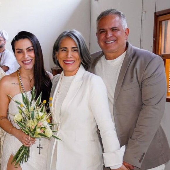 Cleo Pires usou o mesmo vestido com que se casou com Leandro em agosto de 2022