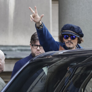 Quem é fã de Johnny Depp começou a defender que o ator foi o melhor 'Wonka' e aí virou uma briga generalizada no Twitter.