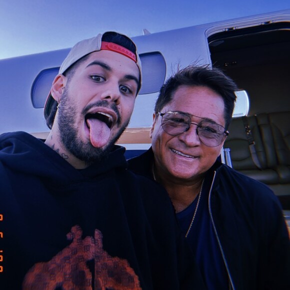 Zé Felipe foi criticado por regravar música do pai, Leonardo