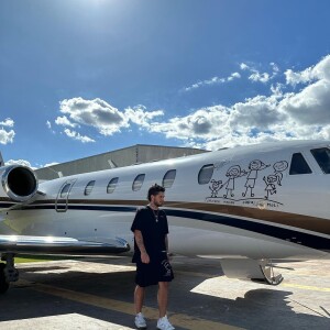 Zé Felipe foi presenteado pela mulher, Virgínia Fonseca, com jatinho, mas aeronave seguia no nome da empresa dela