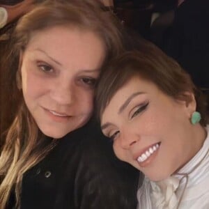 Simony e a mãe, Maricleuza Benelli, em 2023