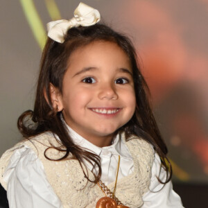 Filha de Ticiane Pinheiro e Cesar Tralli, Manuella, de 4 anos, mostrou estilo ao conferir amostra de Leonardo Da Vinci e Michelangelo em shopping de São Paulo em 15 de julho de 2023