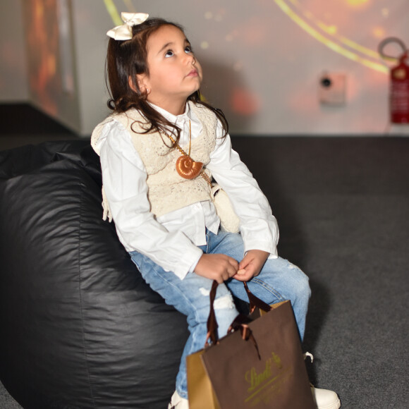 Filha de Ticiane Pinheiro e Cesar Tralli, Manuella acompanhou cada momento da exposição imersiva