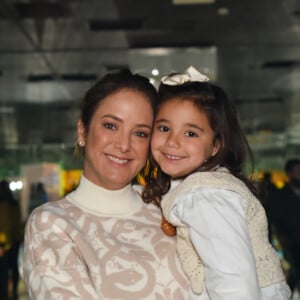 Filha de Ticiane Pinheiro e Cesar Tralli, Manuella, de 4 anos, foi com a mãe em exposição sobre as obras de Leonardo Da Vinci e Michelangelo