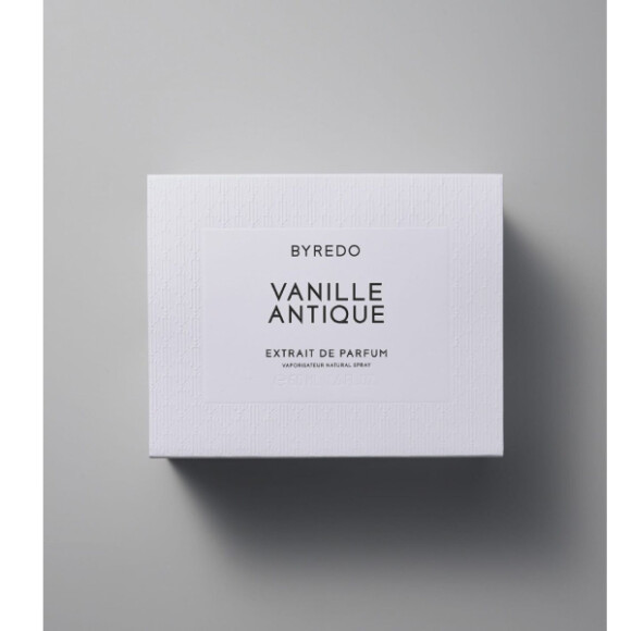 Perfume de Demi Lovato, Vanille Antique, da Byredo, é inspirado nas florques que liberam seu perfume mais inebriante ao entardecer