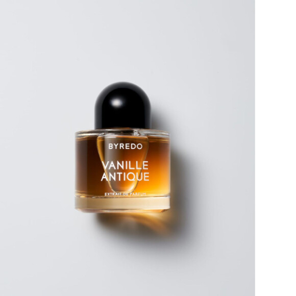 Demi Lovato revela que seu perfume do momento é o Vanille Antique, da Byredo