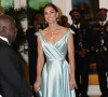 Kate Middleton: 2º look mais caro já usado pela Princesa é um vestido de seda azul