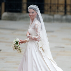 Kate Middleton casou-se Príncipe William em 29 de abril de 2011 usando um vestido de noiva que custou por volta de US$332 mil – mais de R$1,5 milhão na cotação atual