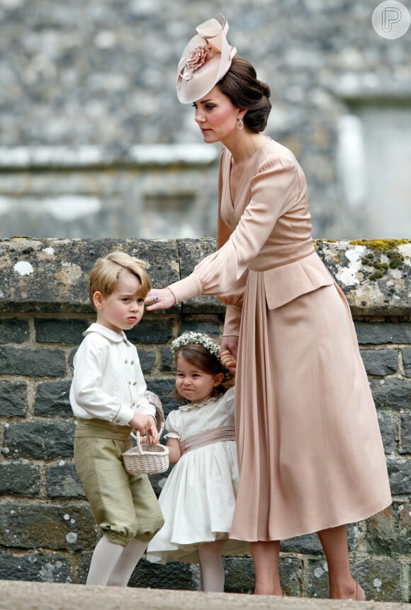 Kate Middleton: vestido Alexander McQueen usado no casamento de Pippa Middleton custa mais de US$ 14 mil – aproximadamente R$ 68 mil