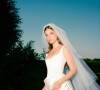 A modelo Barbara Palvin usou um vestido clássico by Vivienne Westwood e joias da Tiffany & Co.