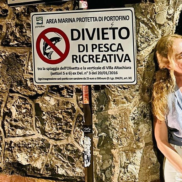 Discreta, Angélica exibiu alguns detalhes da viagem pela Itália
