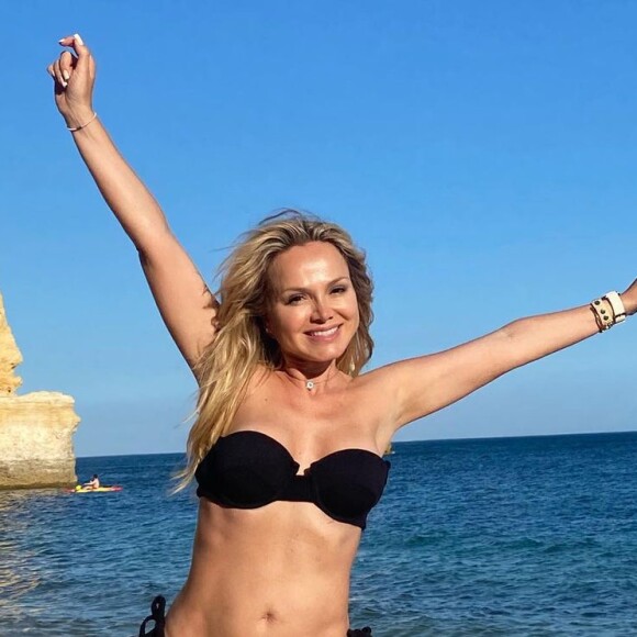 Eliana exibiu barriga sarada em foto de biquíni