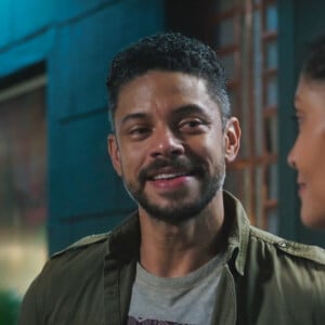 Novela 'Terra e Paixão': Jonatas (Paulo Lessa) defende Aline (Barbara Reis) de Caio (Cauã Reymond) no capítulo de sábado, 29 de julho de 2023