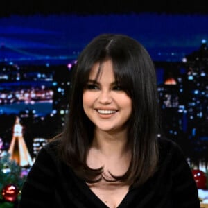 Selena Gomez ostenta uma BMW 530i de R$ 255 mil em sua garagem