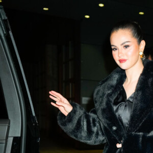 Selena Gomez é dona de uma BMW X5 que custa por volta de R$ 360 mil