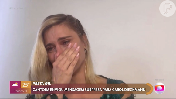 Carolina Dieckmann caiu no choro após ser surpreeendida por mensagem de Preta Gil no 'Encontro'.