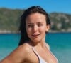 Larissa Manoela empina o bumbum em clique lindíssimo na praia