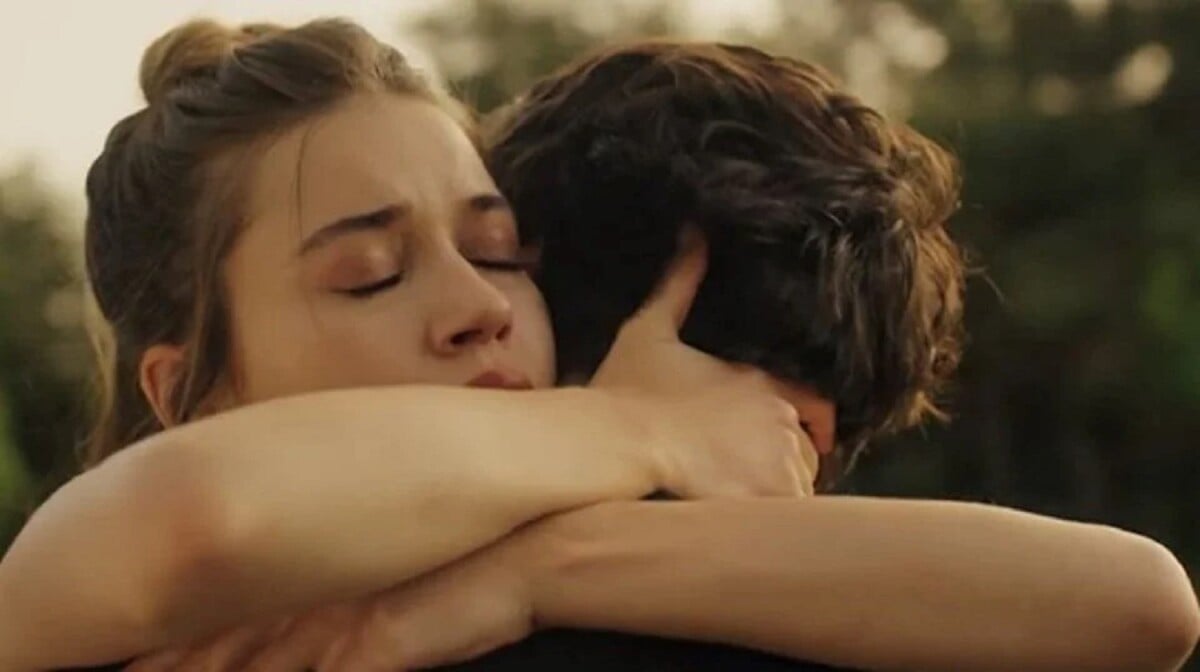 Foto: O casal Afra Saraçoğlu e Mert Ramazan Demir se tornaram queridinhos  do público e conquistaram o coração dos turcos - Purepeople