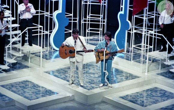 Chitãozinho e Xororó apresentaram programa no SBT nos anos 1980