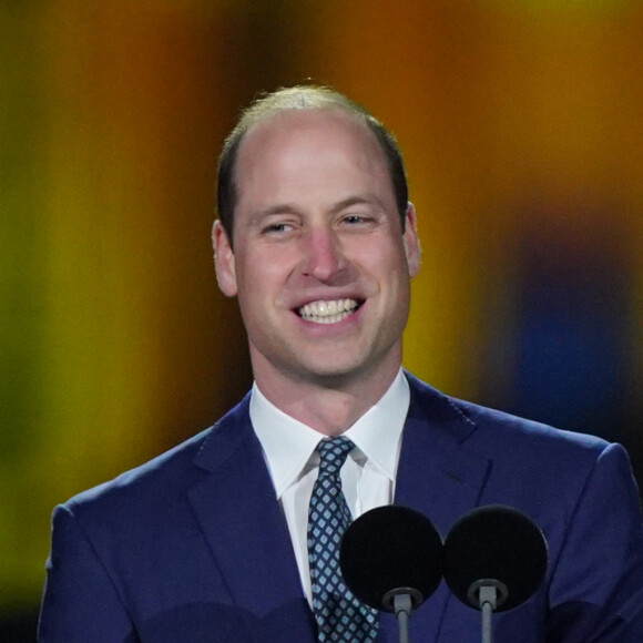 Príncipe William, graças a manobra do pai, agora é coronel do exército aéreo britânico.
