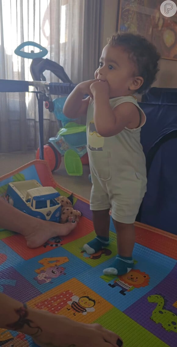 Viviane Araujo publicou um vídeo lindíssimo do filho andando pela primeira vez