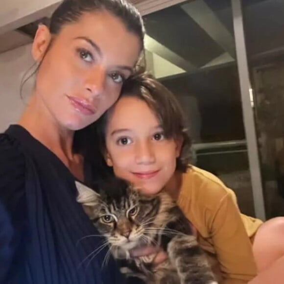 Alinne Moraes é mãe de Pedro, por enquanto, seu filho único. O menino surge em raros momentos com a mãe em público.