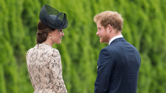 'Ligação na calada da noite': detalhes de conversa íntima de Príncipe Harry e Kate Middleton são expostos por tabloide
