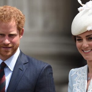 Kate Middleton fez 'uma ligação secreta na calada da noite' para Príncipe Harry. As informações são do tabloide britânico Closer Magazine