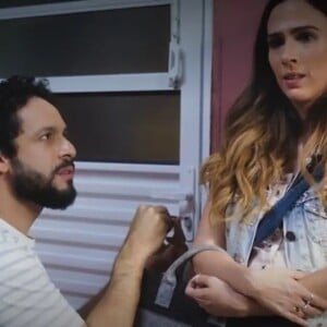 Em 'Terra e Paixão', Anely e Luigi se envolvem em várias confusões, como o roubo do vestido que Aline (Barbara Reis) usou no casamento de Graça (Agatha Moreira) e Caio (Cauã Reymond)