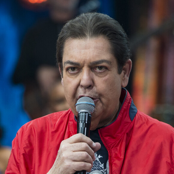 Faustão criou o bordão 'Quem sabe faz ao vivo' no programa 'Perdidos na Noite'