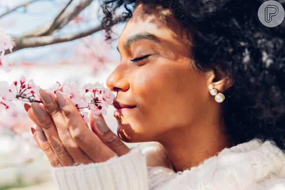 Lembre-se de hidratar sua pele antes de passar perfume para garantir que o aroma dure por mais tempo