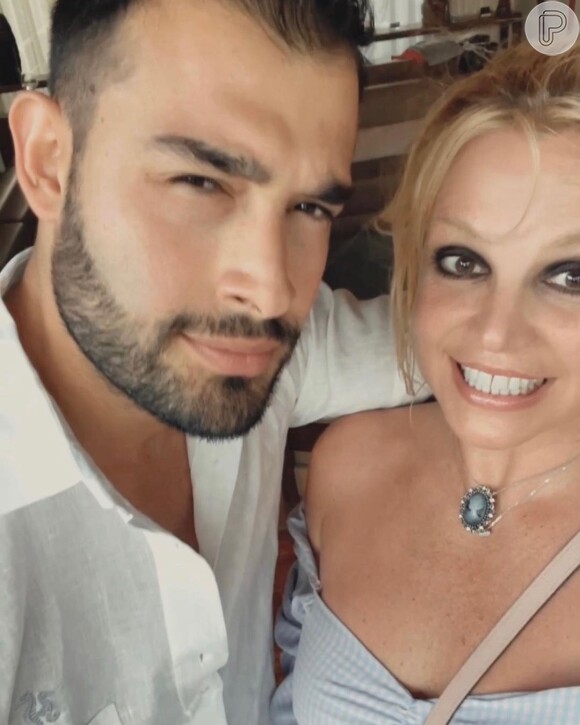 Britney Spears e Sam Asghari iniciaram uma relação enquanto a cantora lutava para se livrar do controle de seu pai.