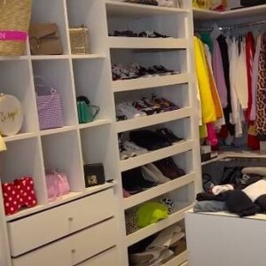 Suíte principal da casa de Larissa Manoela conta com um closet