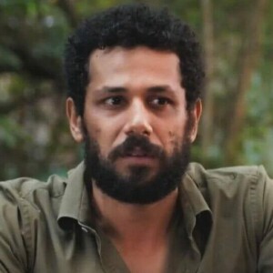 Amaury Lorenzo dispensou o uso de tapa-sexo na cena em que seu personagem Ramiro corre pela cidade após suas roupas desaparecem próximo do rio