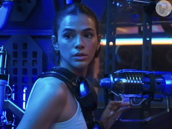 No filme 'Besouro Azul', Bruna Marquezine se destaca na pele da personagem Penny