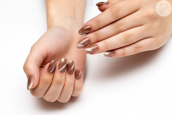 O marrom é um dos esmaltes mais usados nas latte nails