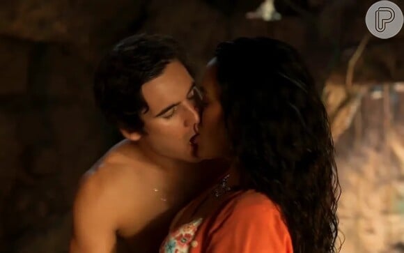 Em Paraty, Luna e Miguel deram o primeiro beijo e também transaram pela primeira vez