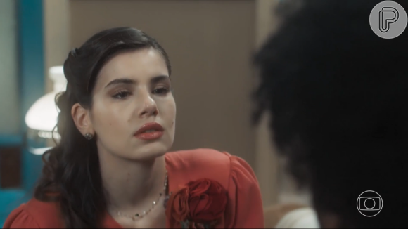 Novela 'Amor Perfeito': Marê (Camila Queiroz) conta para o pai, Leonel (Paulo Gorgulho), que teve que se separar do seu filho por estar presa e foi informada que a criança havia morrido