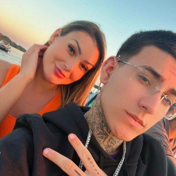 Andressa Urach e o filho, Arthur: o jovem de 18 anos grava as cenas de sexo da mãe