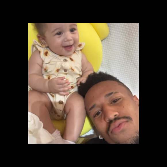 Karoline Lima está hospedada na casa de Éder Militão