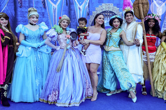 Filho de Viviane Araujo ganhou festa com tema Disney