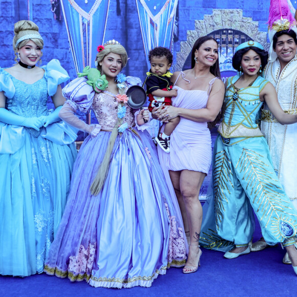 Filho de Viviane Araujo ganhou festa com tema Disney