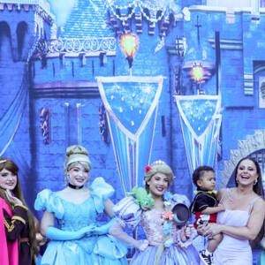 Viviane Araujo 'chamou' diversos personagens da Disney para o aniversário do filho