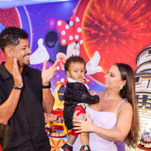Filho de Viviane Araujo foi vestido de Mickey para sua festa de aniversário