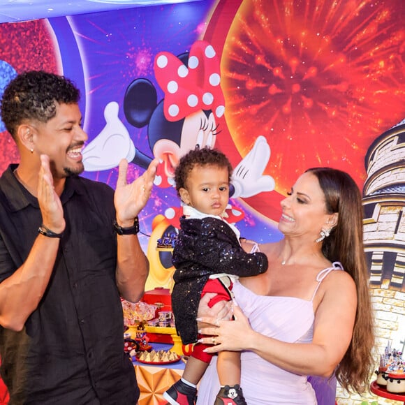 Filho de Viviane Araujo foi vestido de Mickey para sua festa de aniversário