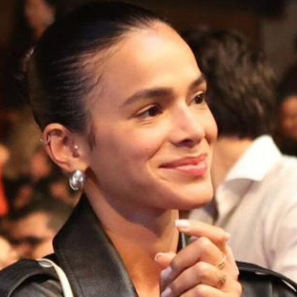 Whindersson Nunes revelou que o beijo enrte Bruna Marquezine e Xolo Maridueña demora a acontecer no filme