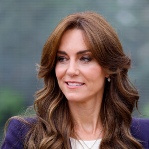 Kate Middleton exibiu um novo visual com cabelos mais ondulados
