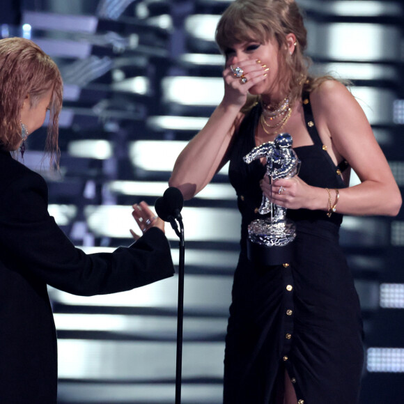 Taylor Swift simplesmente ganhou 8 das 10 indicações que ela estava concorrendo no VMA